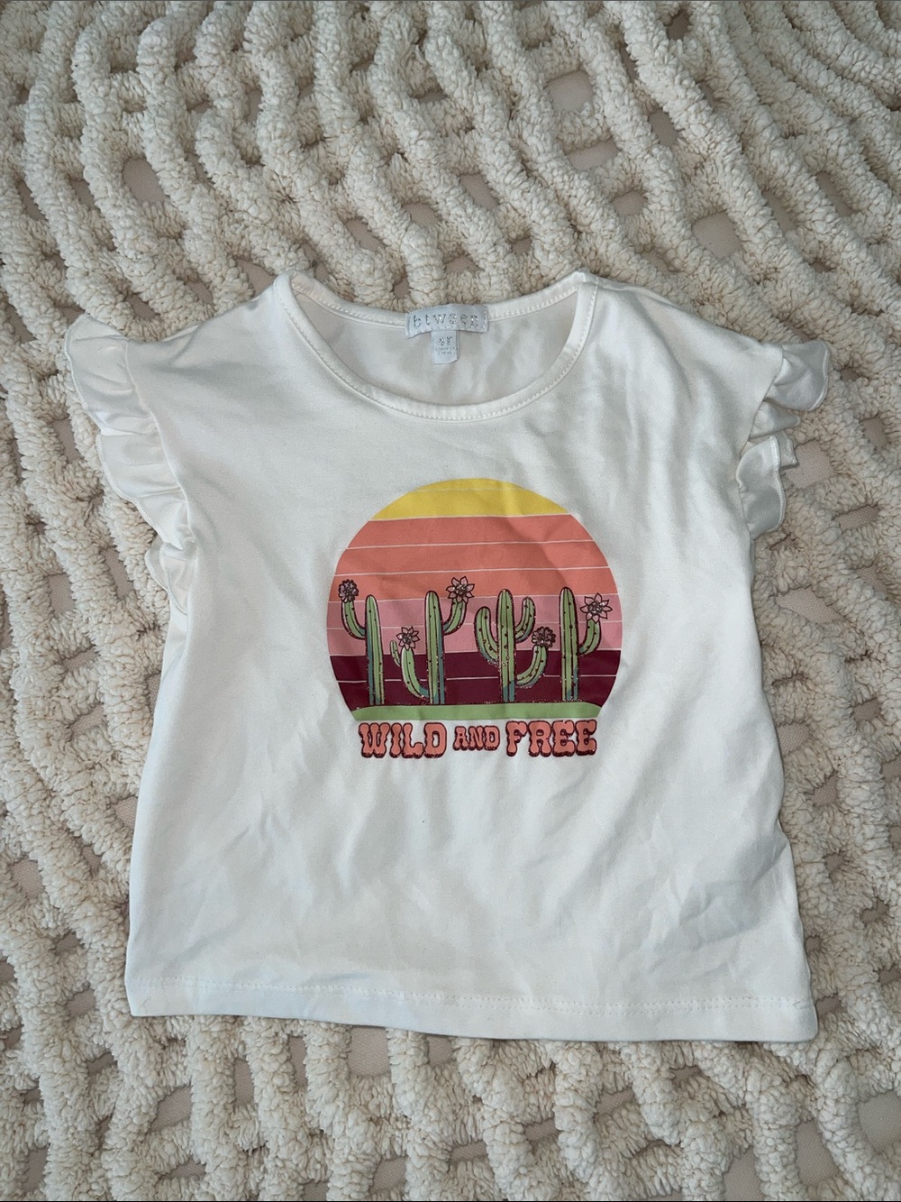 🩷🌸Kids Wild and Free Cactus Graphic Tee 4T- never worn 🌸🩷